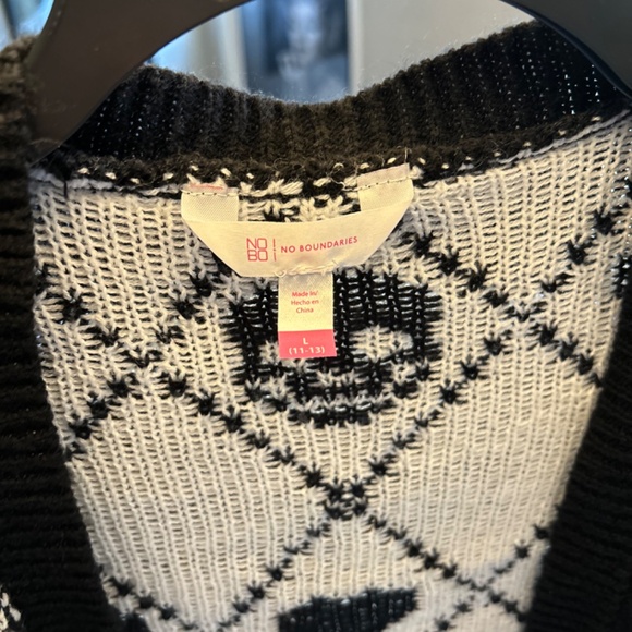 Skull & Heart Cardigan - Picture 3 of 4